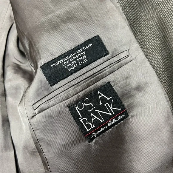 Jos A Bank Signature Olive Plaid Suit 40R